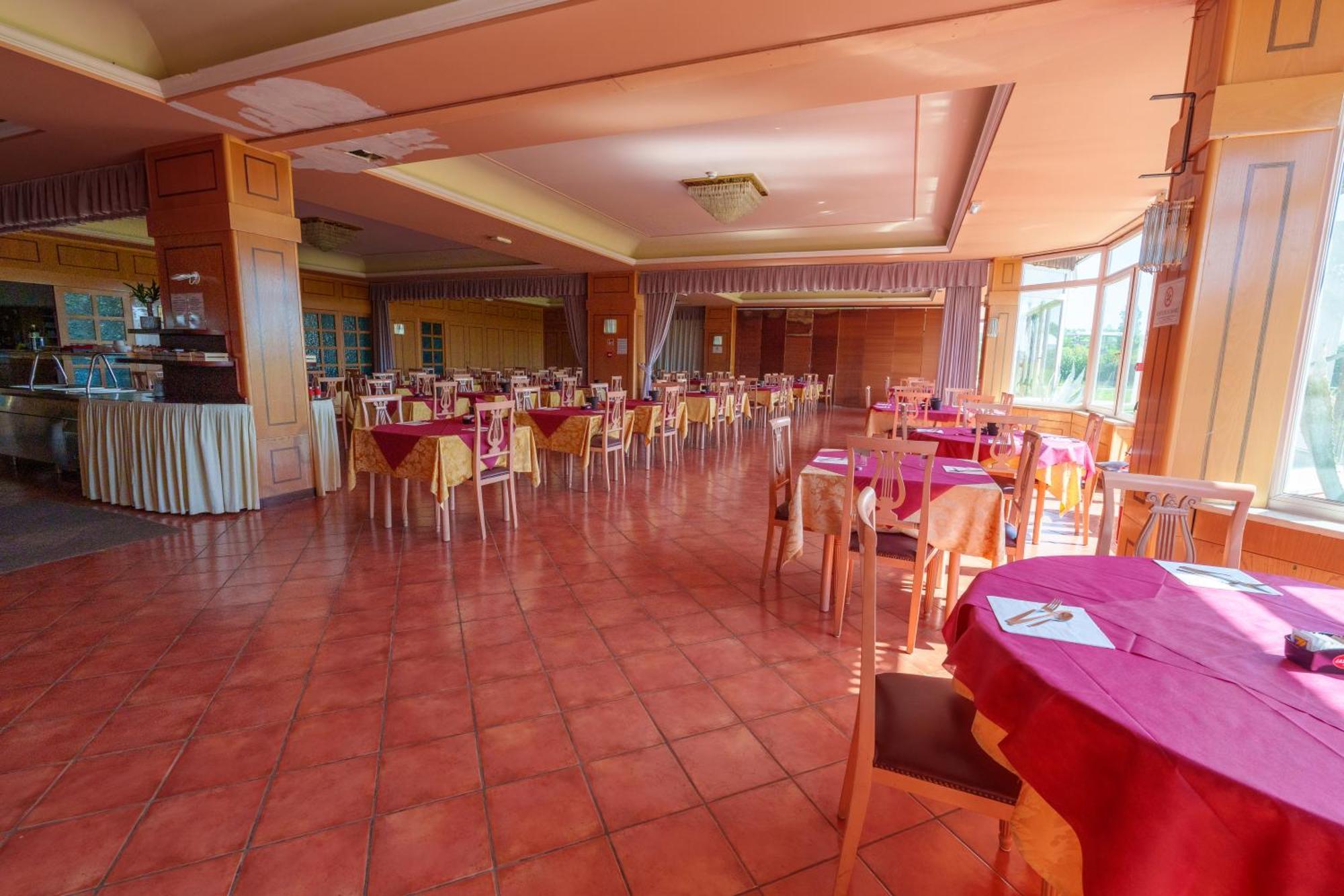 Hotel Villa Strassoldo "Ex Attianese Hotel Restaurant" Cervignano del Friuli Exterior photo