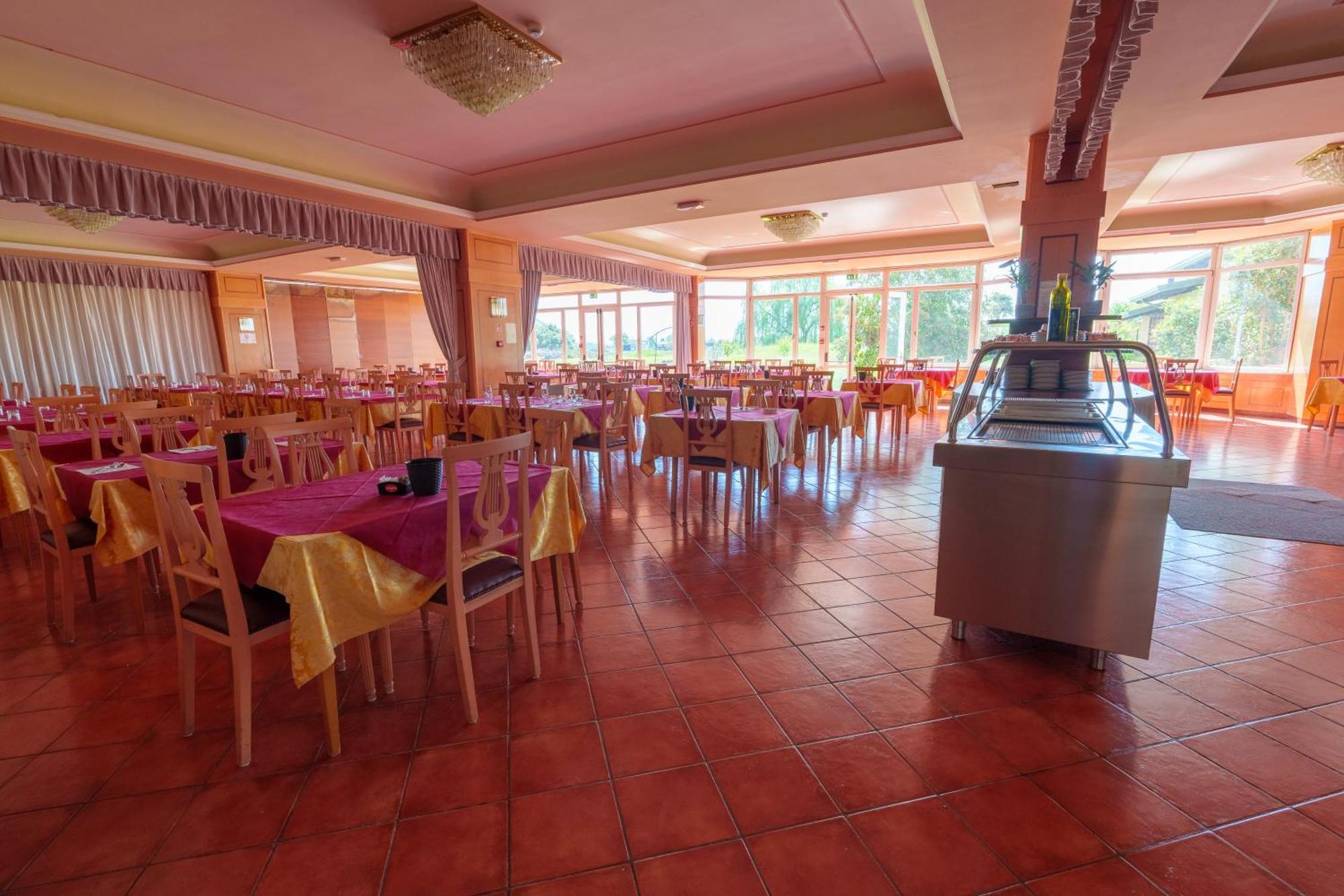 Hotel Villa Strassoldo "Ex Attianese Hotel Restaurant" Cervignano del Friuli Exterior photo